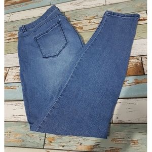 SOLD! Plus size skinny jeans